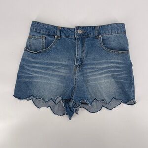 Montrez Scalloped Hem Jean Shorts Size Medium Women’s